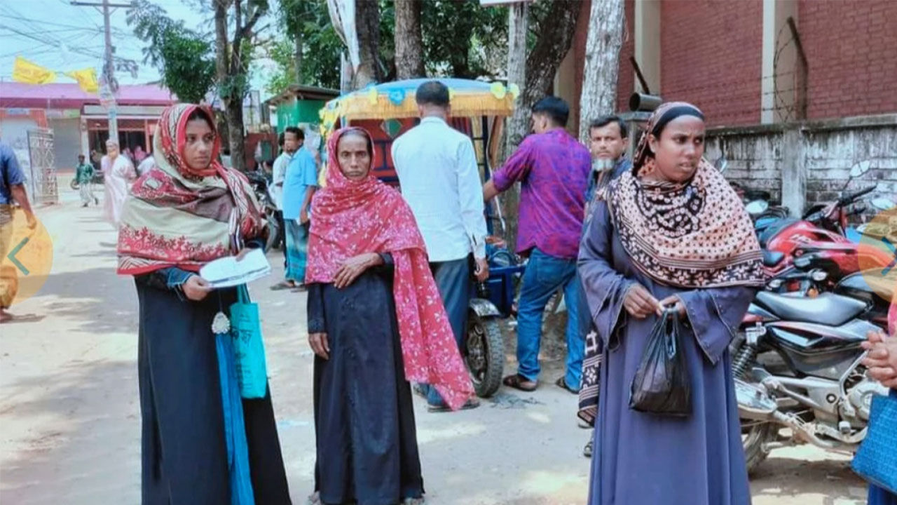 পেনশন স্কিমে নিবন্ধন না করলে আশ্রয়ণের ঘর বাতিলের হুমকি