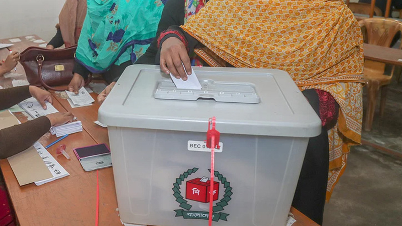 ৬১৫ কেন্দ্রে ব্যালট যাবে ভোটের আগের দিন