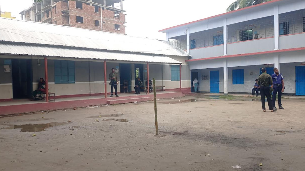 সবাই আছেন, শুধু ভোটার নেই