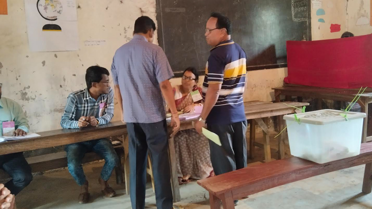 ‘এসে দেখি আমি ছাড়া আর কোনো ভোটার নেই’