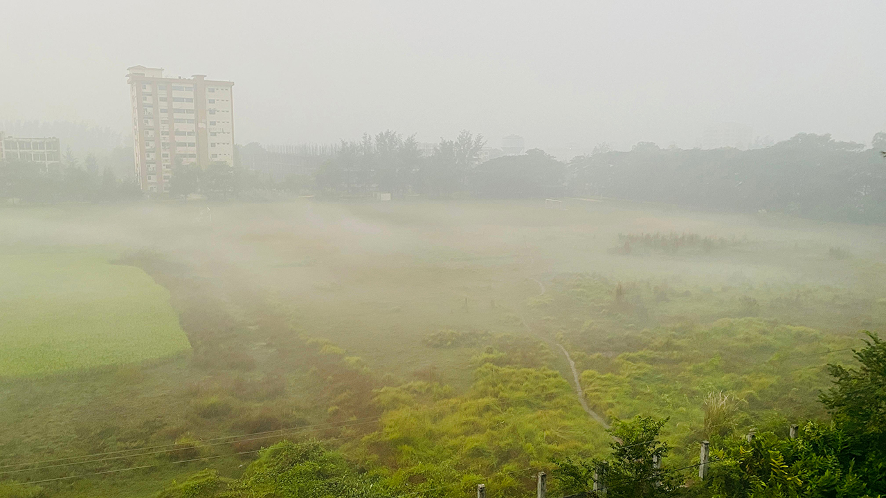 কুয়াশার খামে নোবিপ্রবি ক্যাম্পাসে শীতের আগমন