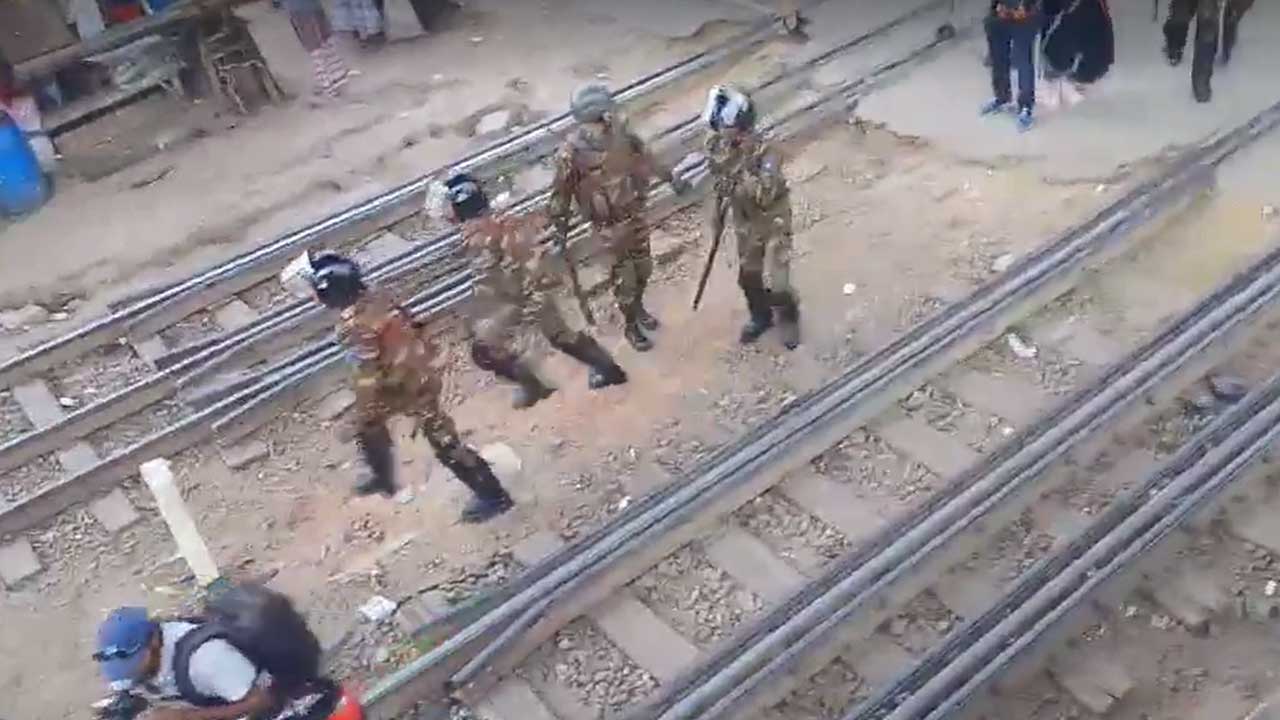 মহাখালীতে অটোরিকশা চালকদের ধাওয়া দিল সেনাবাহিনী