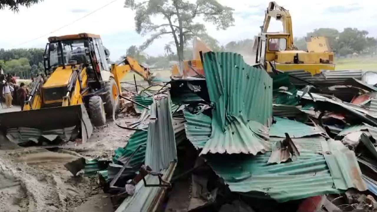 অবশেষে আ.লীগের নেতার অবৈধ স্থাপনা উচ্ছেদে সফল রেলওয়ে