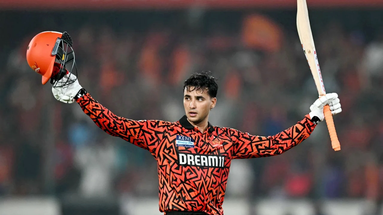 ২৪৬ রান তাড়ায় জয়ের পথে যত রেকর্ড গড়ল হায়দরাবাদ