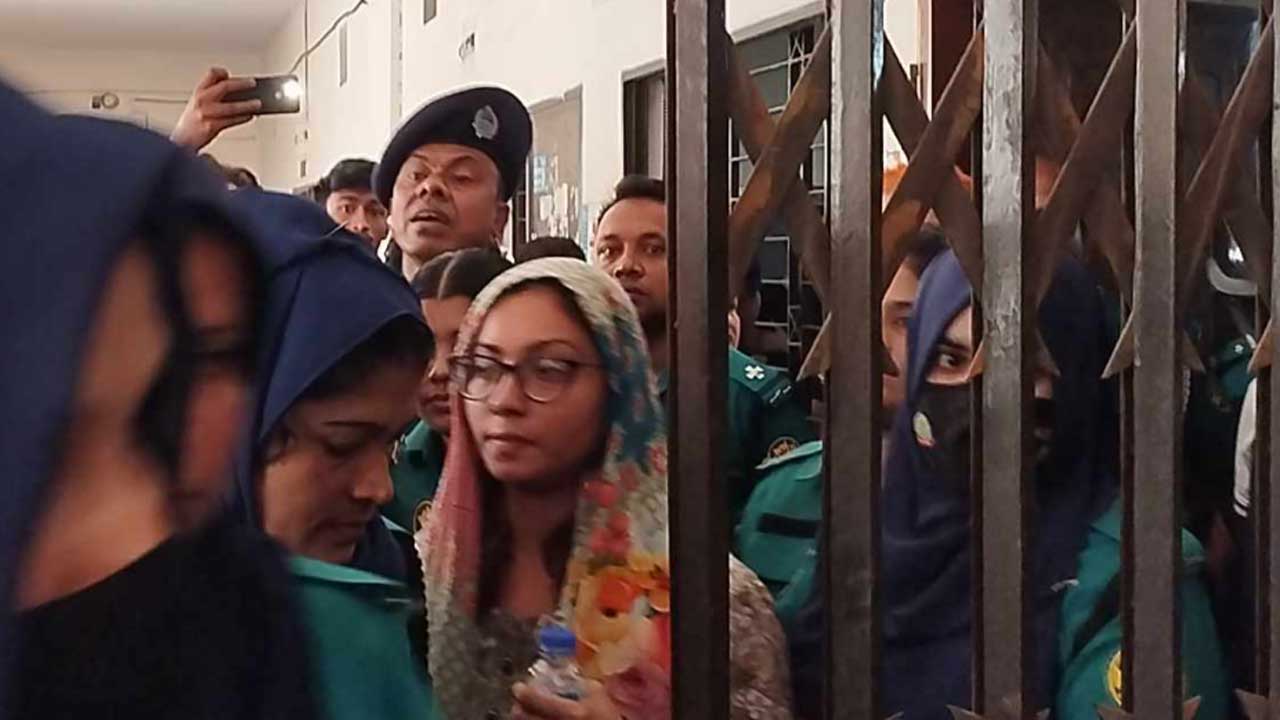 এবার প্রতারণার মামলায় গ্রেপ্তার মডেল মেঘনা আলম