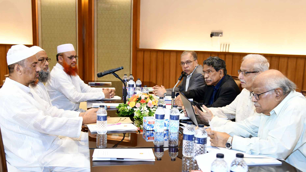 কোনো অবস্থাতেই যেন ফ্যাসিবাদী শাসন ফিরে না আসে : আলী রীয়াজ