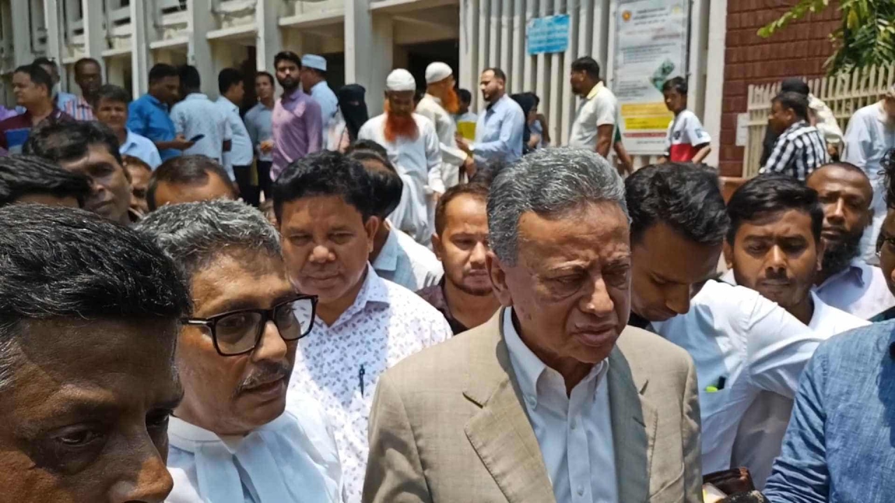 বিশেষ ক্ষমতা আইনের মামলায় খালাস পেলেন আমির খসরু