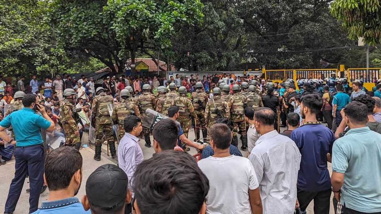 বনানীর পরিস্থিতি নিয়ন্ত্রণে সেনাবাহিনী মোতায়েন