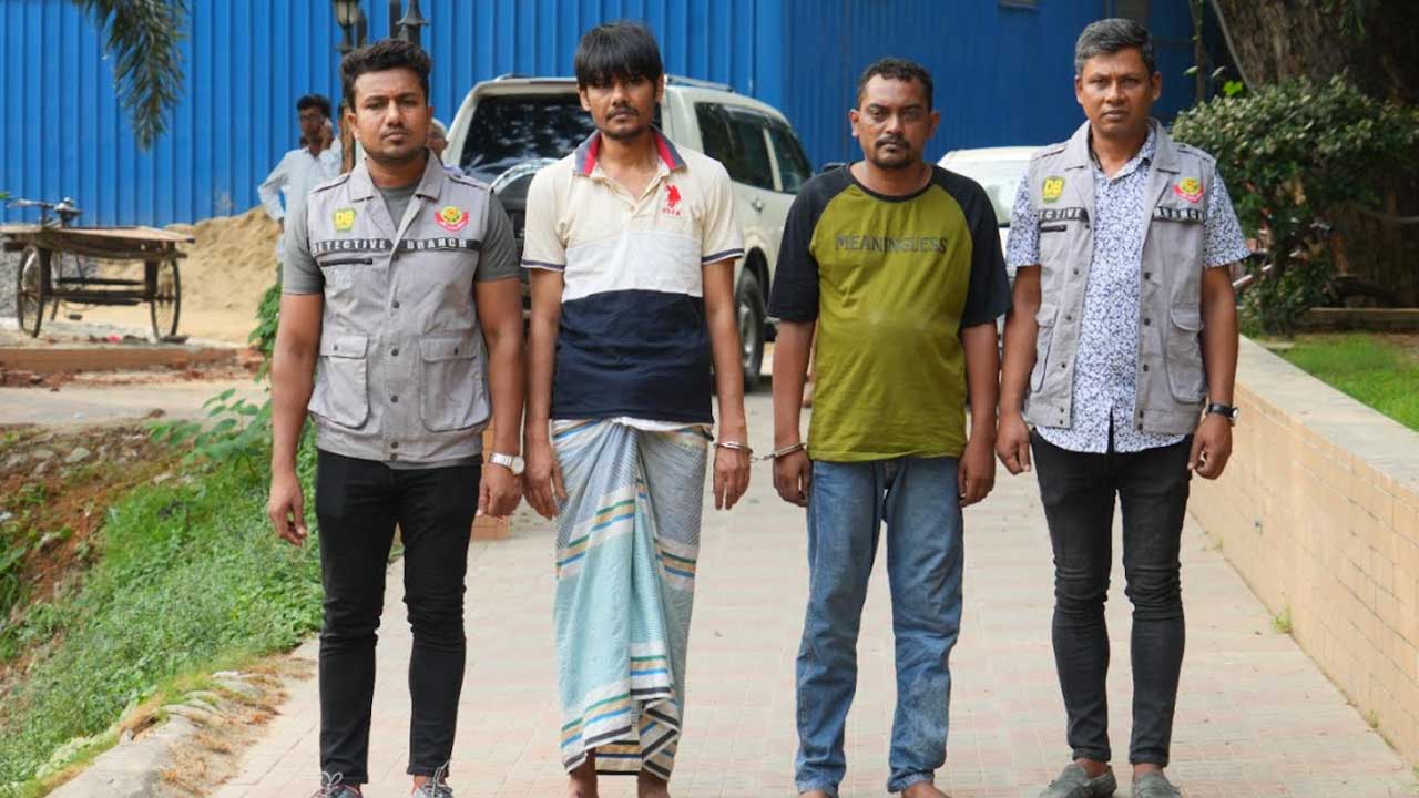 গোপন কক্ষ থেকে পল্লবীর চিহ্নিত দুই সন্ত্রাসী গ্রেপ্তার