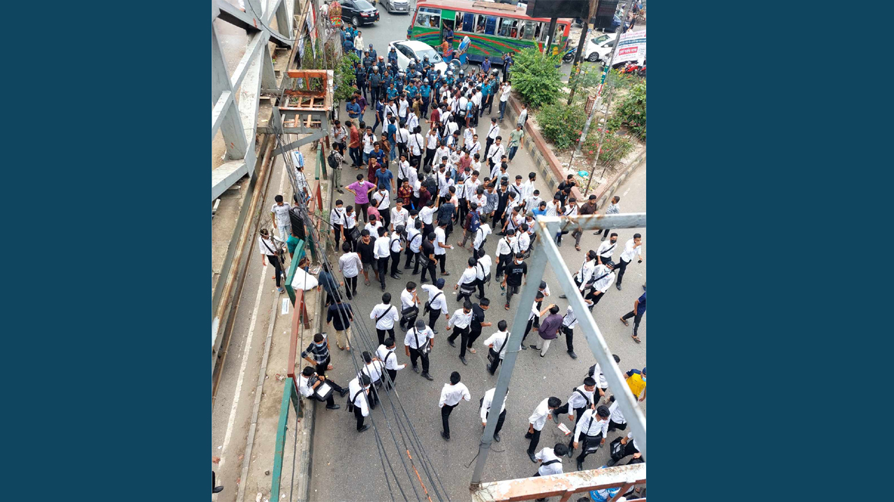 ঢাকা কলেজ-সিটি কলেজ সংঘর্ষে শিক্ষার্থীসহ আহত ৫ জন ঢামেকে