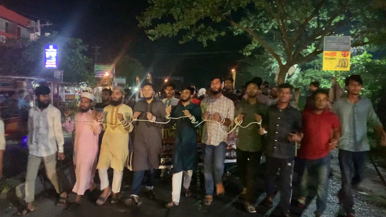 আড়াই ঘণ্টা অবরোধ ছিল বরিশাল-কুয়াকাটা মহাসড়ক