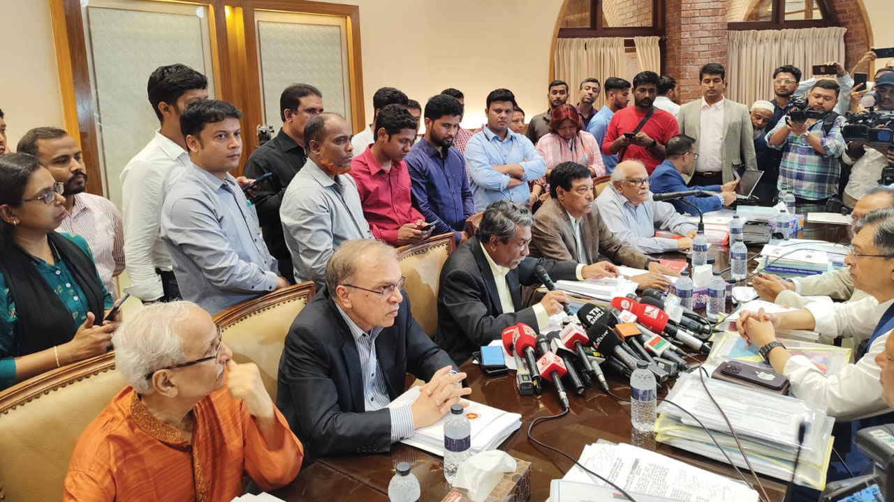 রাজনৈতিক দলগুলোর আলোচনায় নতুন প্রস্তাব এসেছে : আলী রীয়াজ