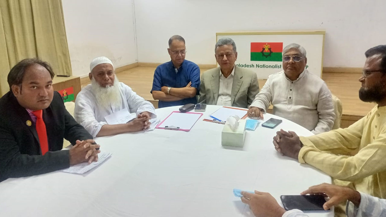 এত আত্মত্যাগ কোনো মহামানবকে ক্ষমতায় বসানোর জন্য নয় : আমীর খসরু