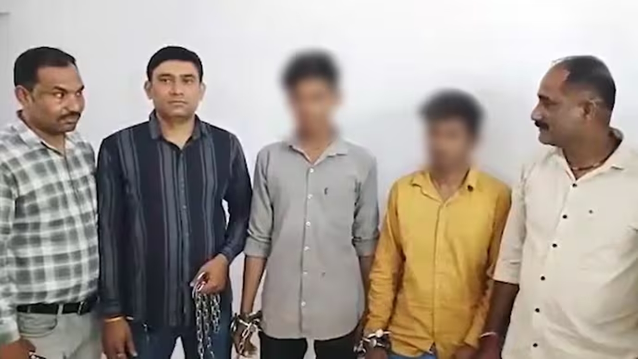 ভারতে কিশোরীর নৃশংসতা : স্বামীকে কুপিয়ে ভিডিও কলে দেখাল প্রেমিককে