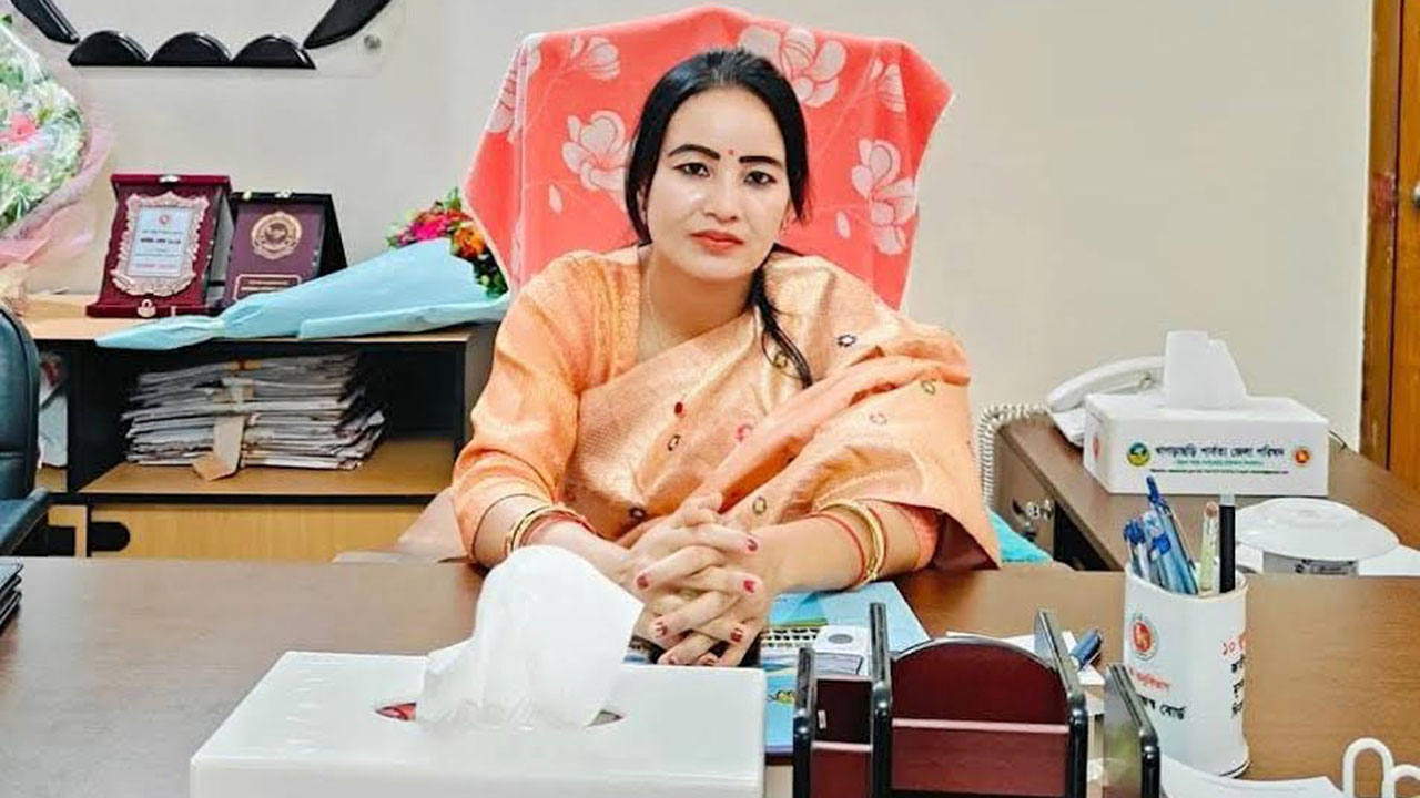 স্বামীর বিরুদ্ধে থানায় জিডি করেছেন জেলা পরিষদ চেয়ারম্যান জিরুনা