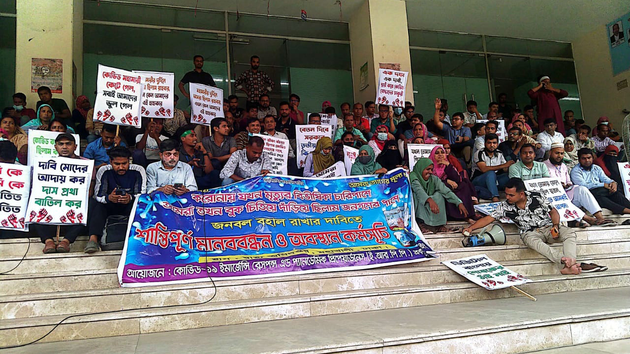 বেতন নেই, নেই চাকরির নিশ্চয়তা– কীভাবে চলবে সংসার?