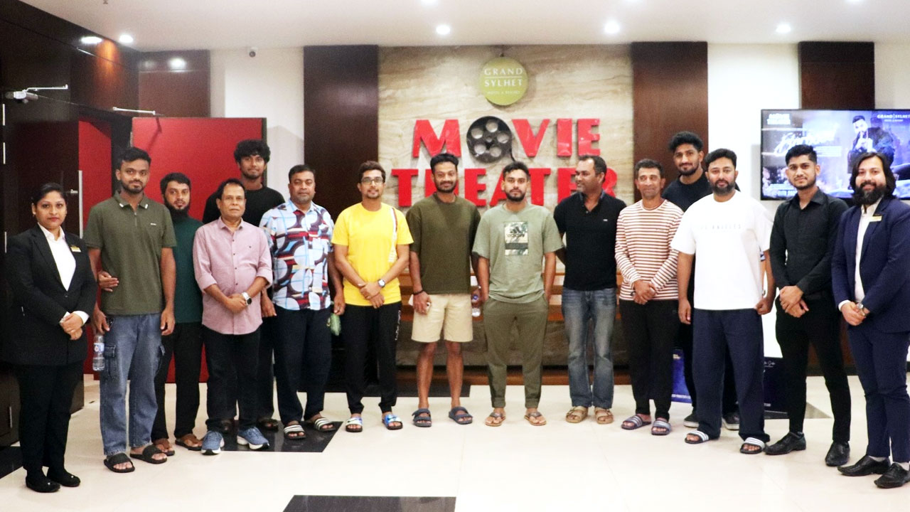 সিনেমা হলে গিয়ে শাকিবের ‘বরবাদ’ দেখলেন ক্রিকেটাররা