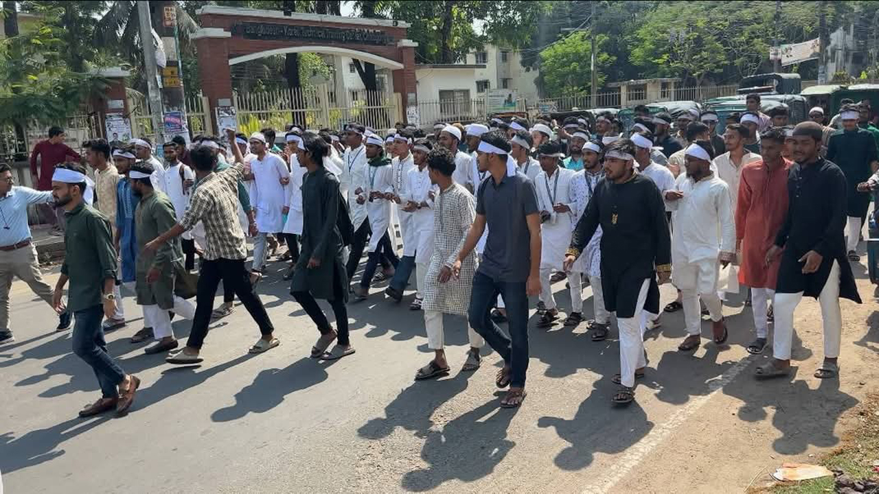 ছয় দফা দাবিতে চট্টগ্রামে পলিটেকনিক শিক্ষার্থীদের কাফন মিছিল
