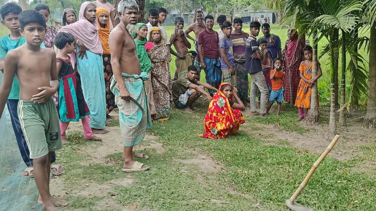 শিশুর মাটিচাপা মরদেহ উদ্ধার, ব্যবস্থা না নেওয়ায় স্থানীয়দের ক্ষোভ