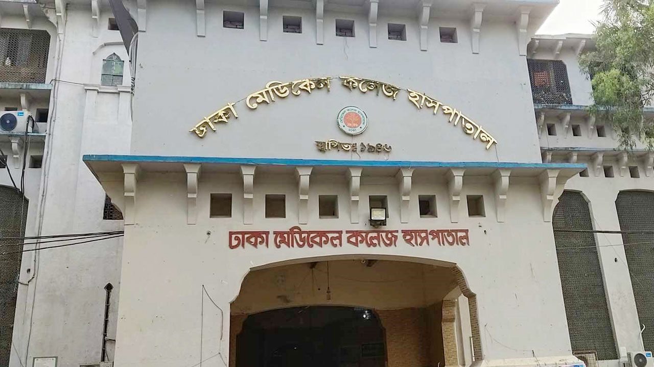 শরীয়তপুরে দুই গ্রুপের সংঘর্ষে ককটেল বিস্ফোরণ, আহত যুবক ঢামেকে
