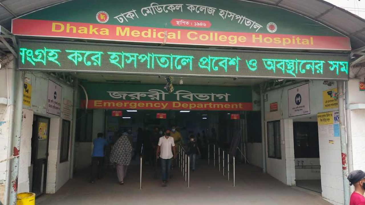 সাইনবোর্ডে মিশুকে বাসের ধাক্কায় একজন নিহত, শিশুসহ আহত ৬