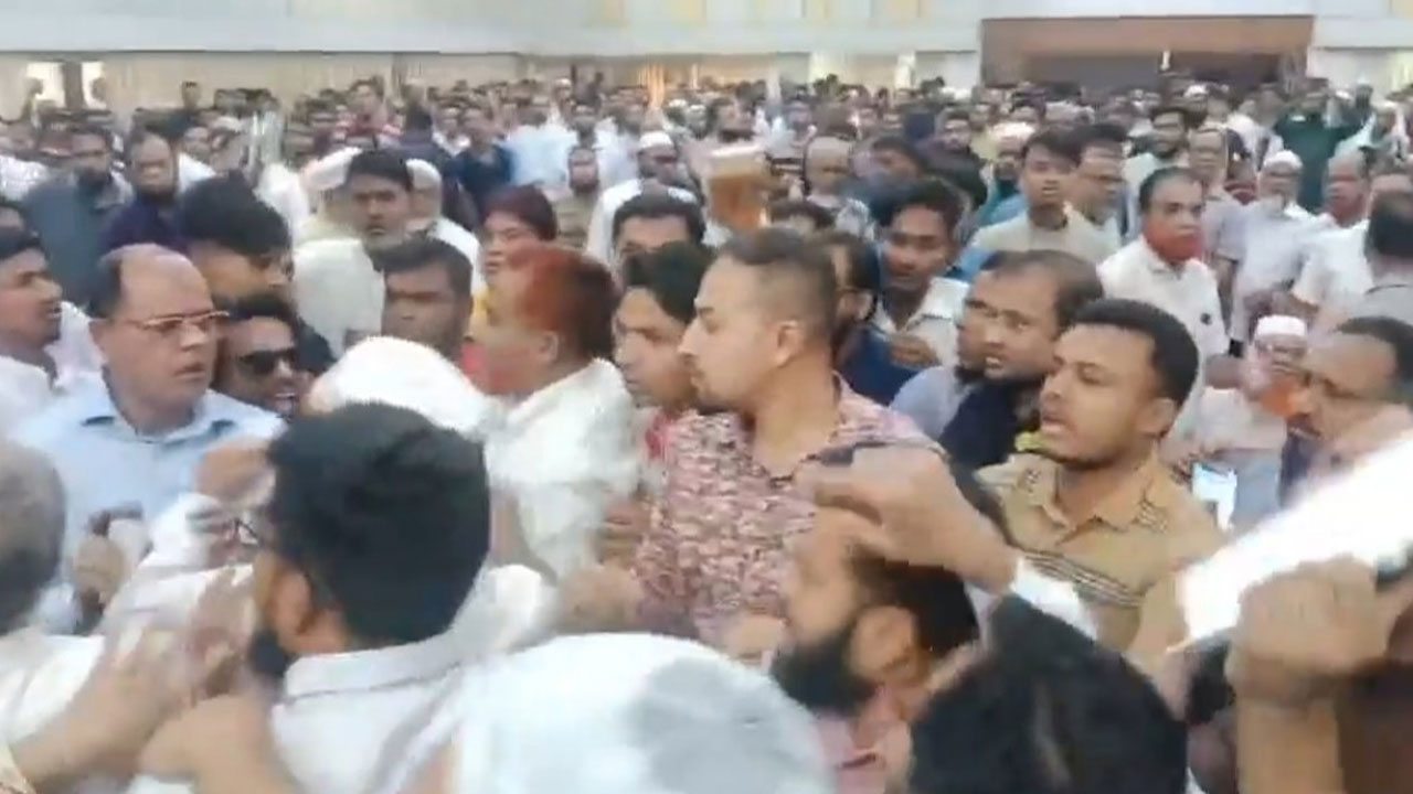 ডিএনসিসির গণশুনানিতে হট্টগোল-ধাক্কাধাক্কি