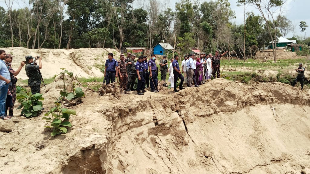 ফেনীতে টাস্কফোর্সের অভিযানে ৩ কোটি টাকার বালু জব্দ