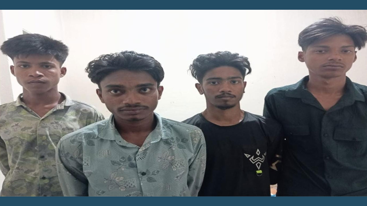 ফেনীতে ডাকাতির প্রস্তুতিকালে ৪ যুবক গ্রেপ্তার