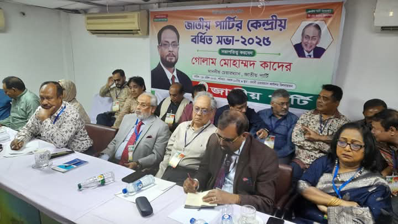 কয়েক মাসের বিরতির পর আবারও শুরু জিএম কাদের-রওশনের লড়াই