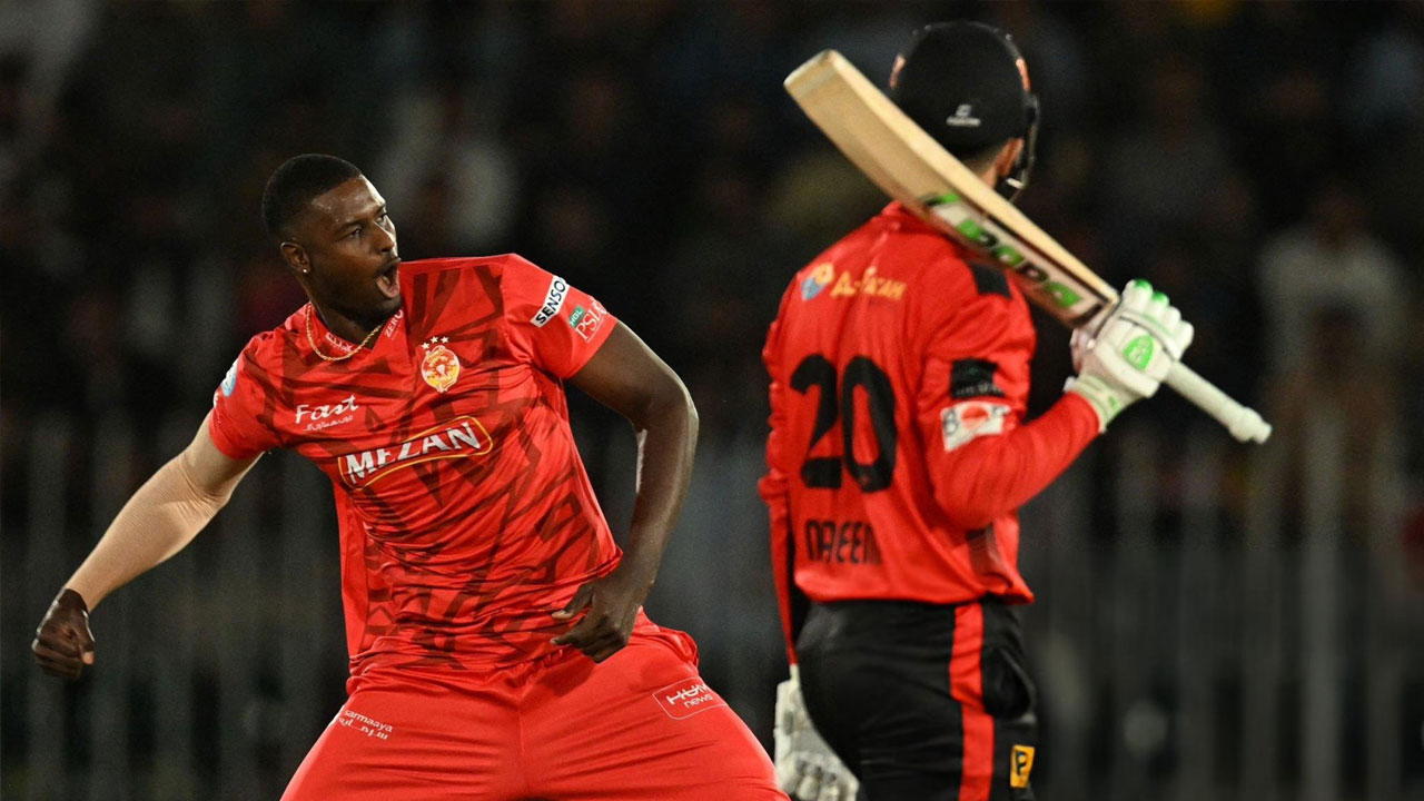 রিশাদের দলের বিপক্ষে নেমেই পিএসএলে ইতিহাস গড়লেন হোল্ডার