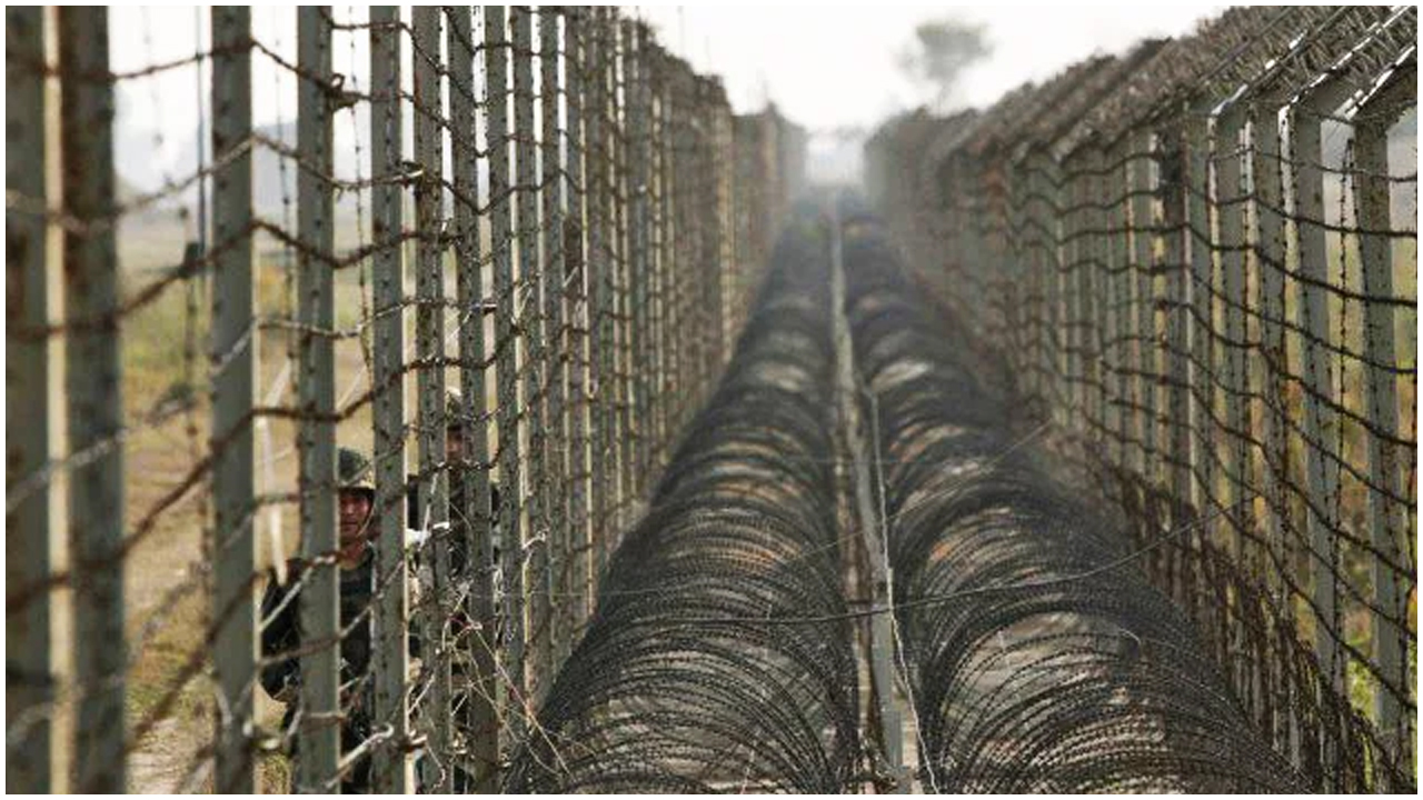 পাকিস্তানি সেনাদের হামলায় ভারতের একাধিক চেকপোস্ট ধ্বংস