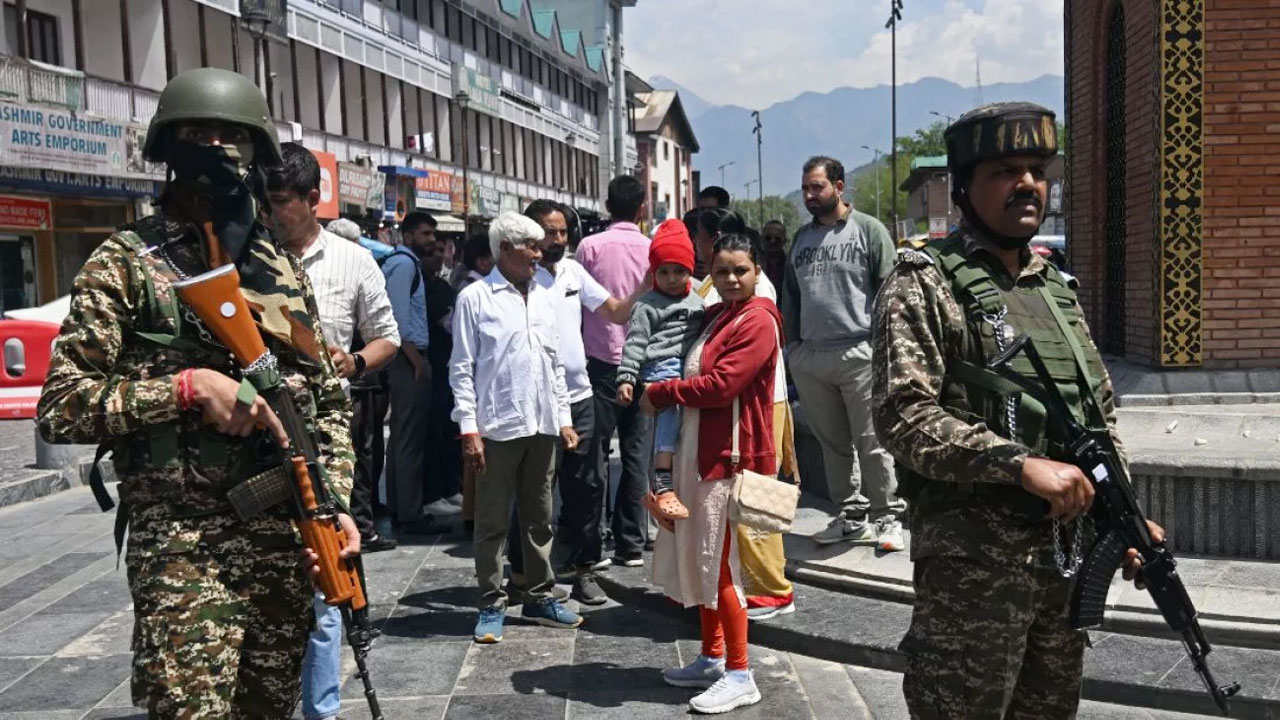 ফের যুদ্ধের শঙ্কা, ভয়-আতঙ্কে দিন কাটছে সীমান্তের ভারতীয়দের