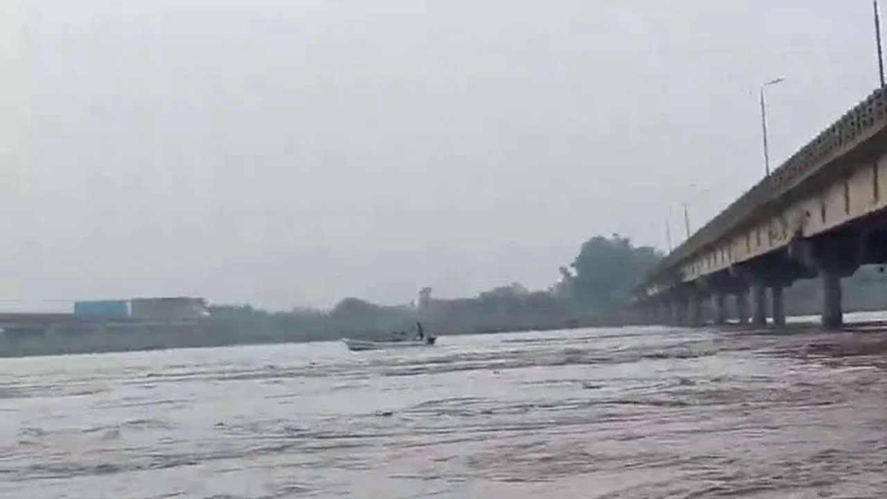 পাকিস্তানের কাশ্মিরে ভয়াবহ বন্যা, মুজাফফরাবাদে জরুরি অবস্থা