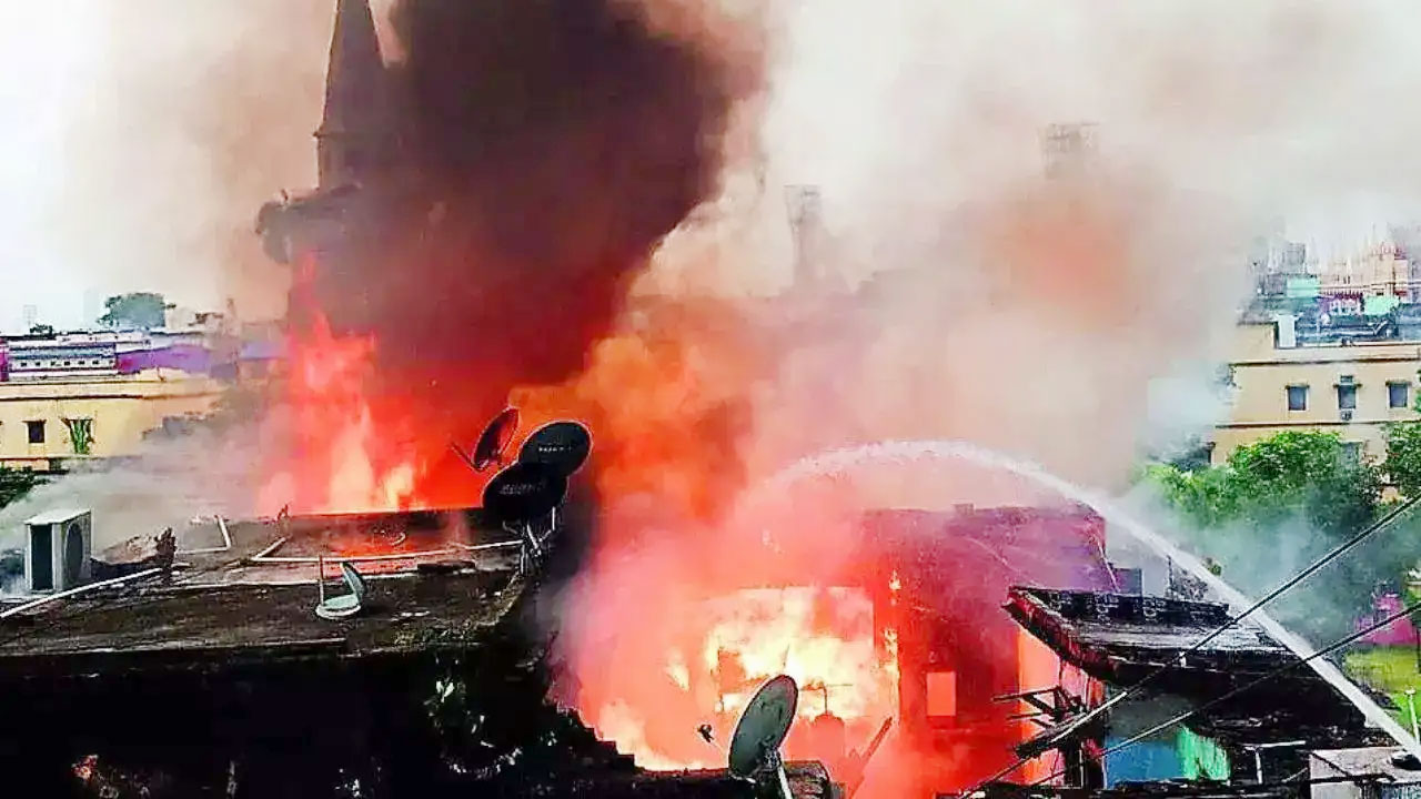 কলকাতায় হোটেলে আগুন, নিহত ১৪