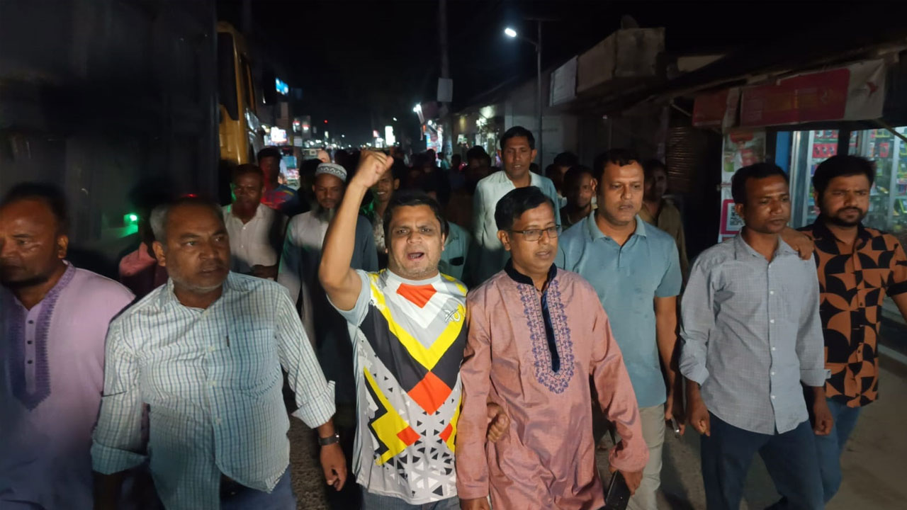 সীমান্ত হত্যার প্রতিবাদে হাতীবান্ধায় বিক্ষোভ ও মানববন্ধন