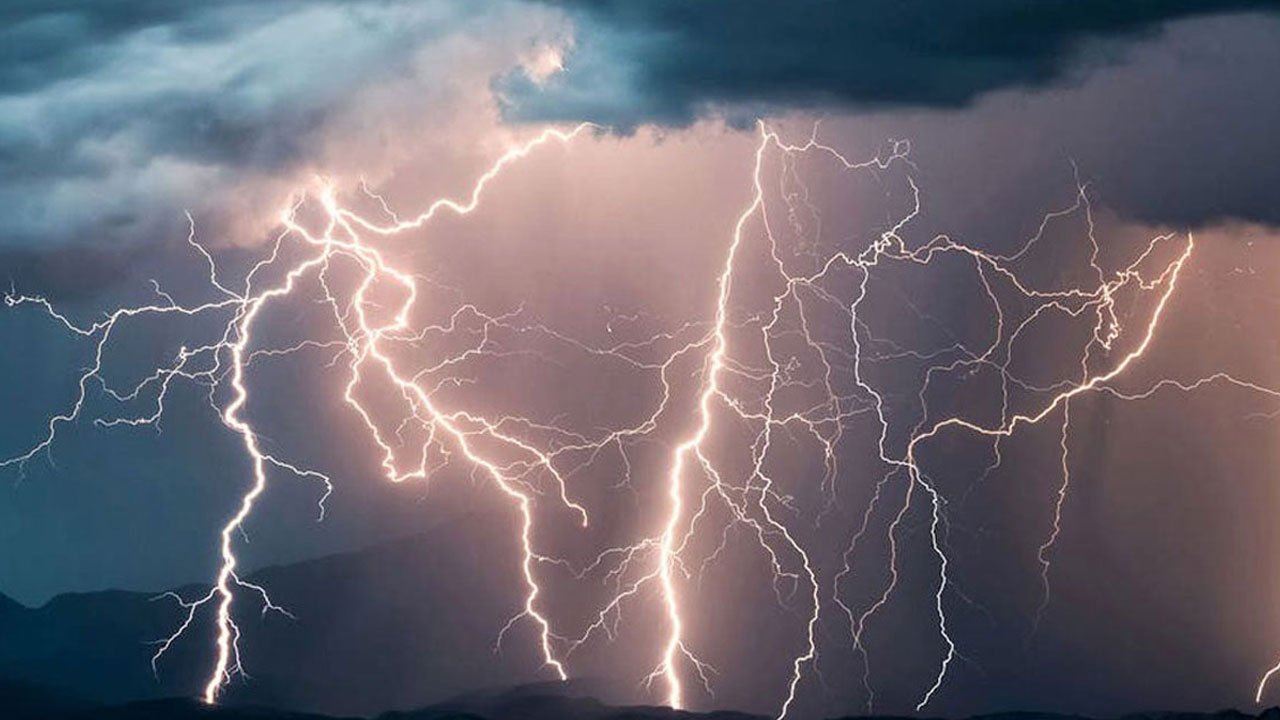 কিশোরগঞ্জের হাওরে বজ্রপাতে ৩ জনের মৃত্যু