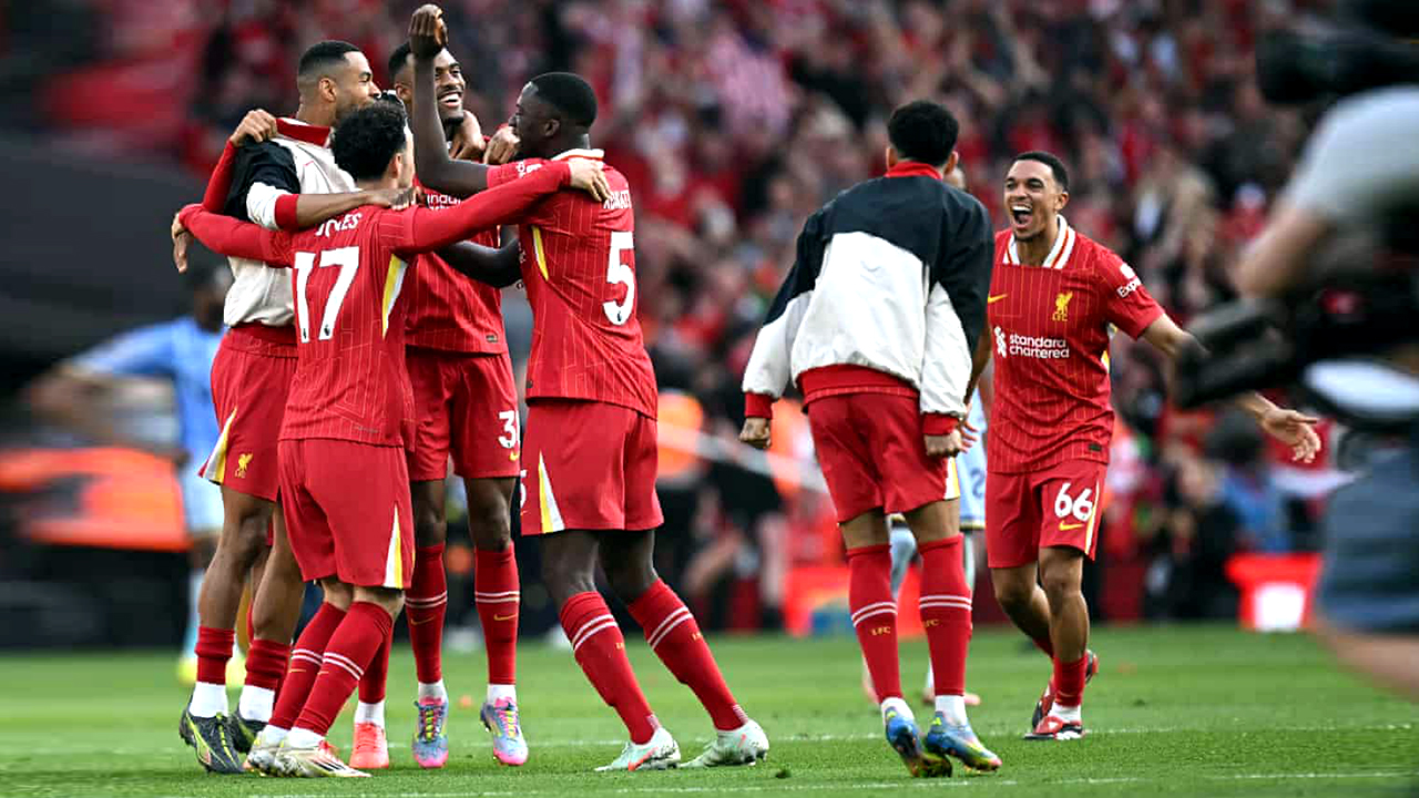 টটেনহামকে উড়িয়ে দিয়ে অ্যানফিল্ডে লিভারপুলের শিরোপা উৎসব