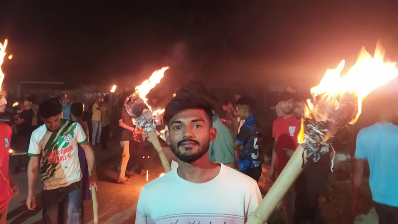 সিরাজগঞ্জে পলিটেকনিক শিক্ষার্থীদের মশাল মিছিল