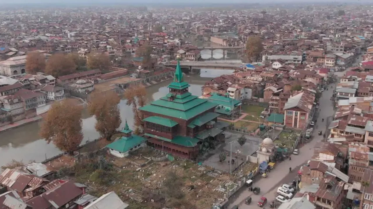 কাশ্মিরে ব্যতিক্রমী নির্মাণশৈলীর ৪ মসজিদ