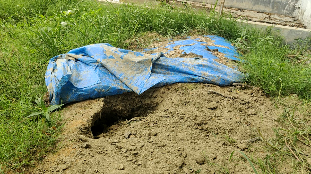 মুন্সীগঞ্জে কবর খুঁড়ে ১৪ কঙ্কাল চুরি