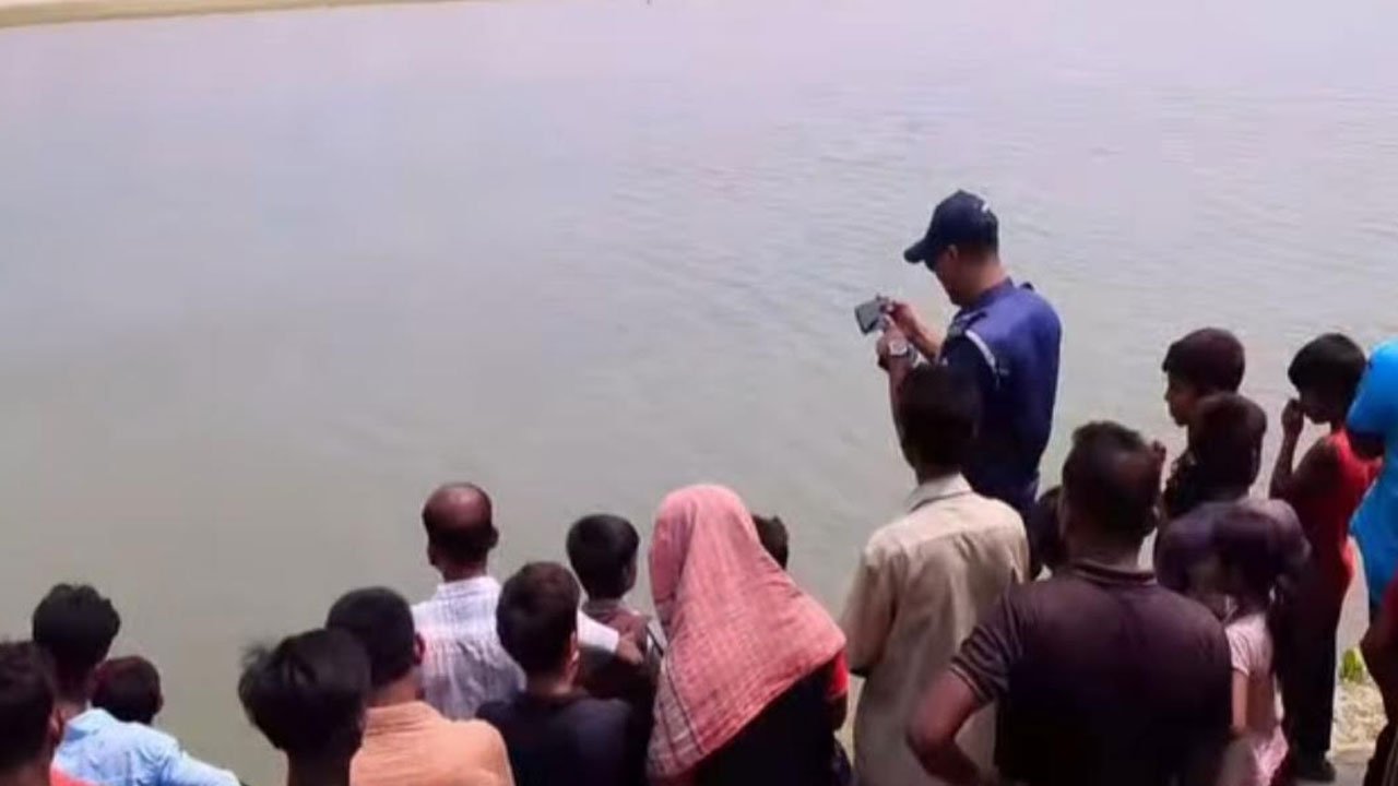পদ্মা নদী থেকে যুবকের মাথাবিহীন মরদেহ উদ্ধার