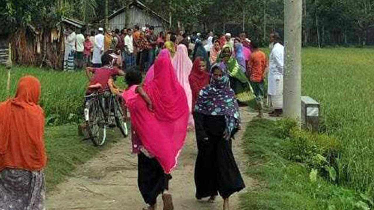 বাবাকে বৃষ্টি থেকে রক্ষা করতে গিয়ে বজ্রপাতে মেয়ের মৃত্যু