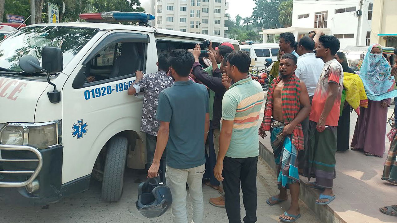 নড়াইলে বিএনপি নেতাসহ তিনজনকে কুপিয়ে জখম, কবজি বিচ্ছিন্ন