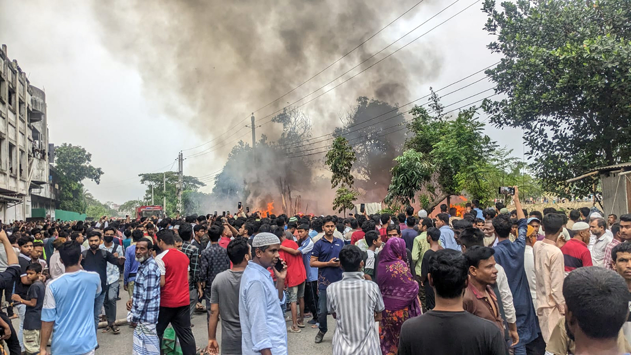 নারায়ণগঞ্জে ঝুটের গোডাউনে আগুন