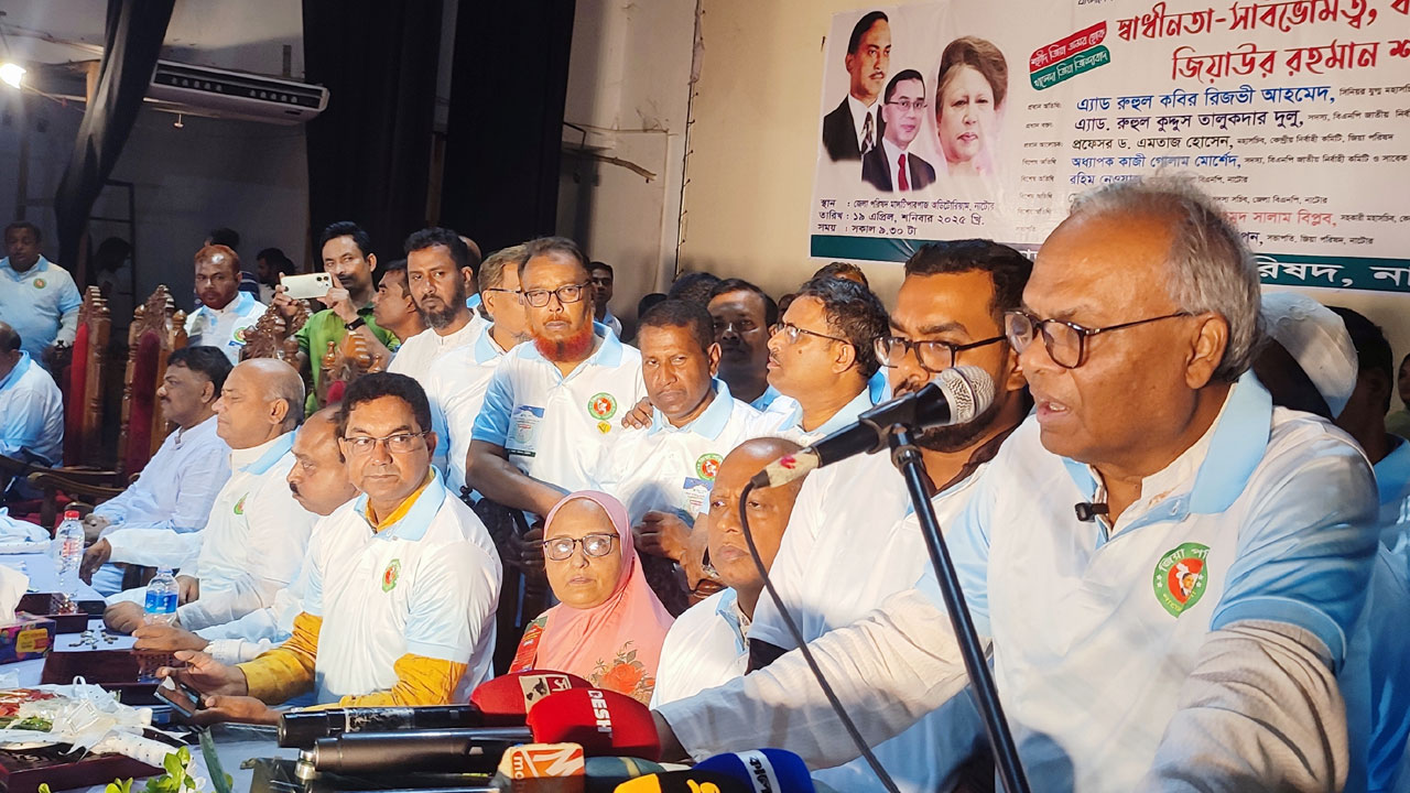 আমাদের ভেতর ভুল বোঝাবুঝি বাড়লে ফ্যাসিবাদ মাথা তোলার চেষ্টা করবেই