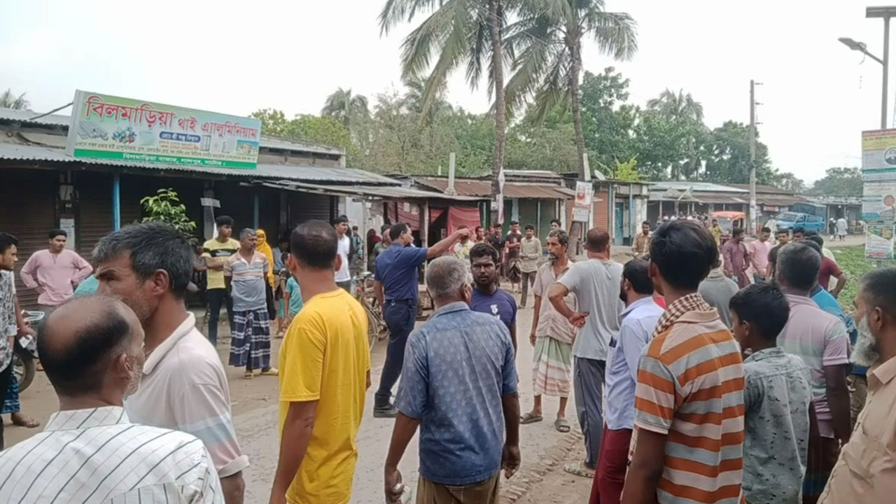 মাদক কারবারির মারপিটে মাদকসেবী আহত, আতঙ্ক ছড়াতে ফাঁকা গুলি