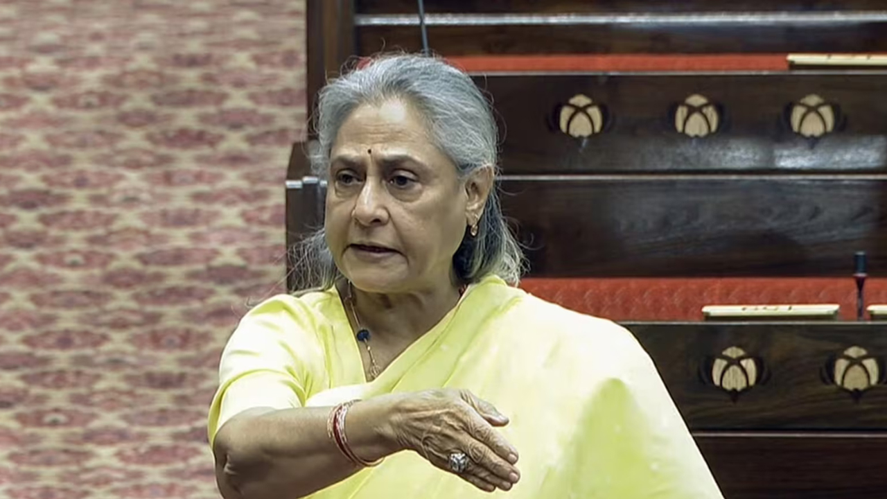 যে কারণে পাপারাজ্জিদের দেখে মেজাজ হারান জয়া বচ্চন