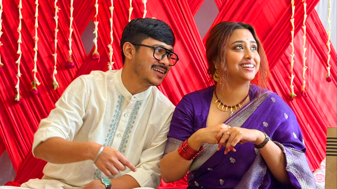 প্রেমিকার সঙ্গে বাগদান সারলেন পরিচালক নির্ঝর