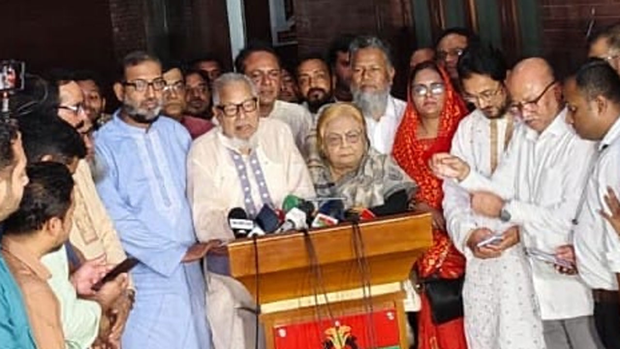 নির্বাচন নিয়ে সরকারের সঙ্গে আমাদের পার্থক্য খুব বেশি না