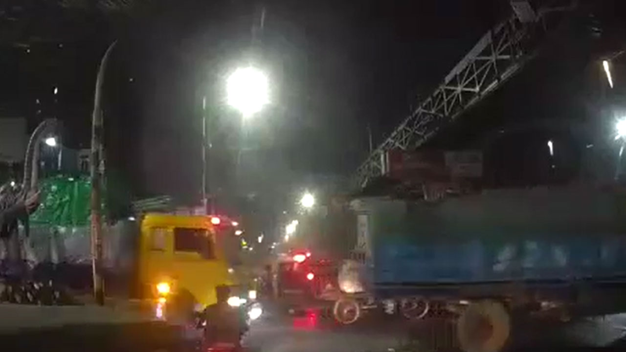 উল্টো পথে আসা ওসির গাড়ি না দেখায় চালক ও সহকারীকে মারধর